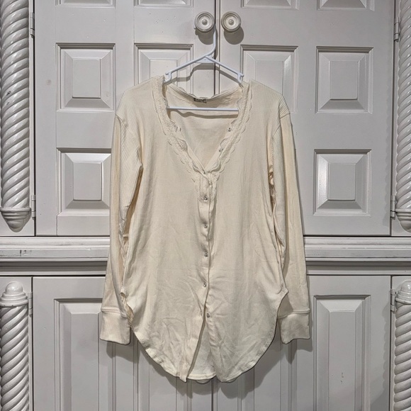 NWOT Free People Buttoned Down Cardigan in Cream - Picture 1 of 4